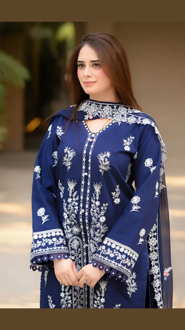 🌟 “Midnight Bloom” Embroidered Suit - Image 3
